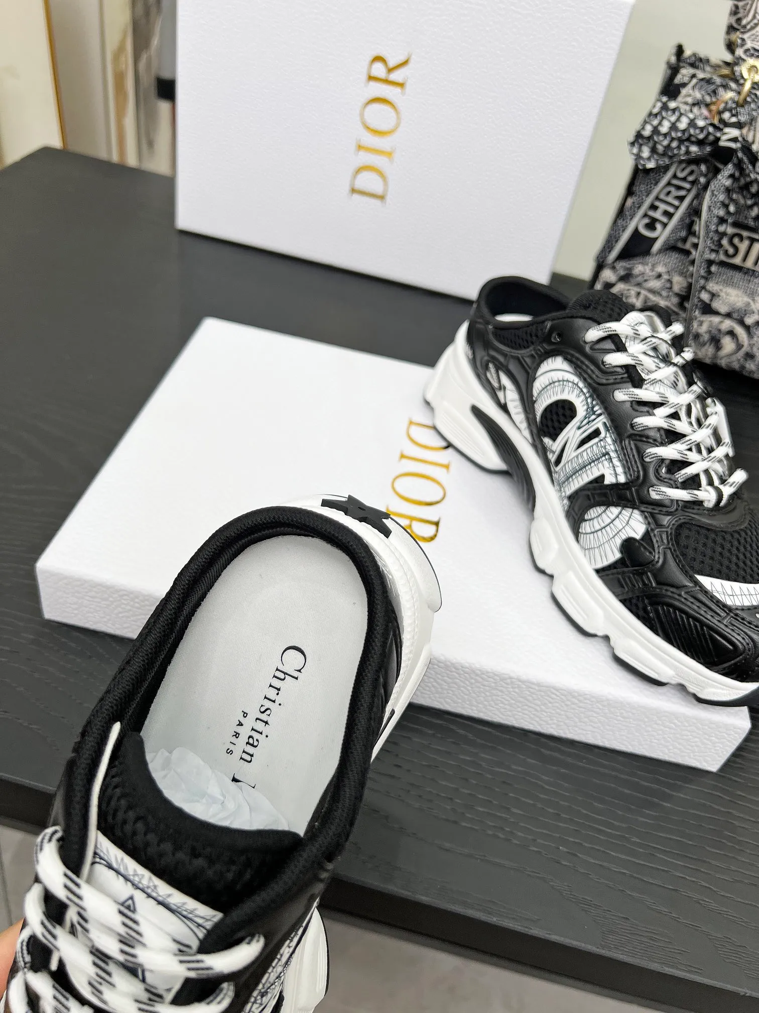 p560🐮🐮This Dior Chrono sports half slipper reinterprets running shoes with Dior's haute couture style. Gray mesh fabric is paired with tonal suede calfskin panels, the CD logo on the side, the star patch on the tongue and the Dior logo on the heel, all in classic fine detail. Featuring two-tone laces and a lightweight sole with star graphics, they can be worn year-round. Size: Women’s size 35-41 (35/42 can be customized) Men’s size 40-46 (men’s version is being printed) Color: 12 colors available